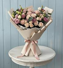Букет цветов из:  Розы и Лизиантусы в Рязани