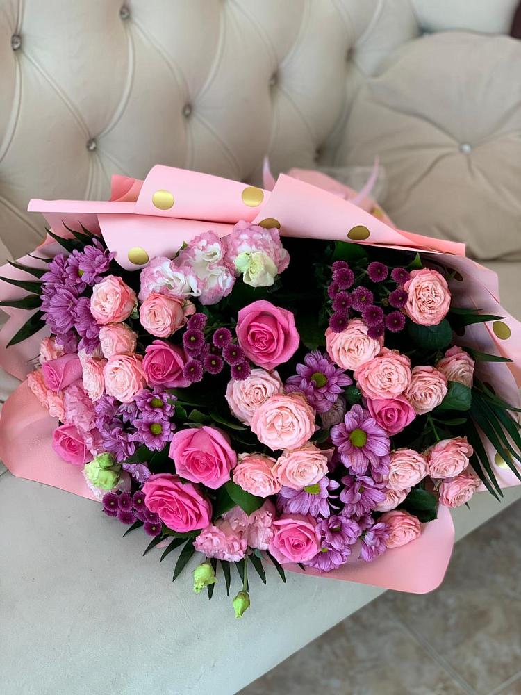 Букет цветов из: Хризантемы, Розы и Лизиантусы в Рязани