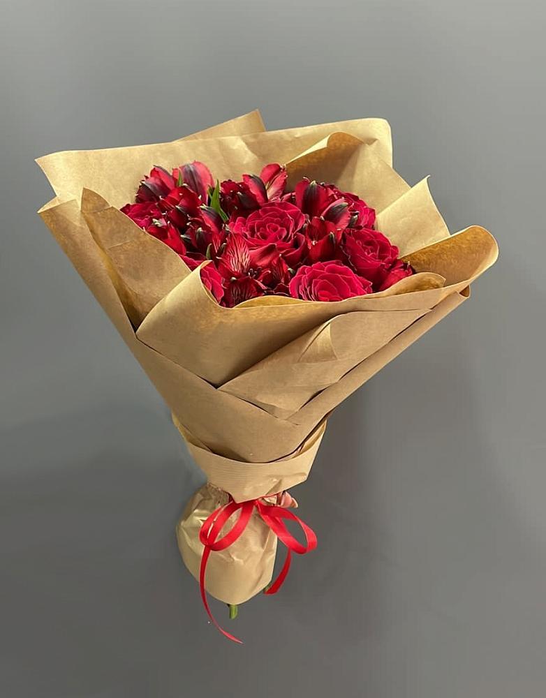 Букет цветов из: Альстромерии и Розы в Рязани