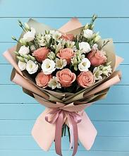 Букет цветов из:  Розы, Альстромерии и Лизиантусы в Рязани