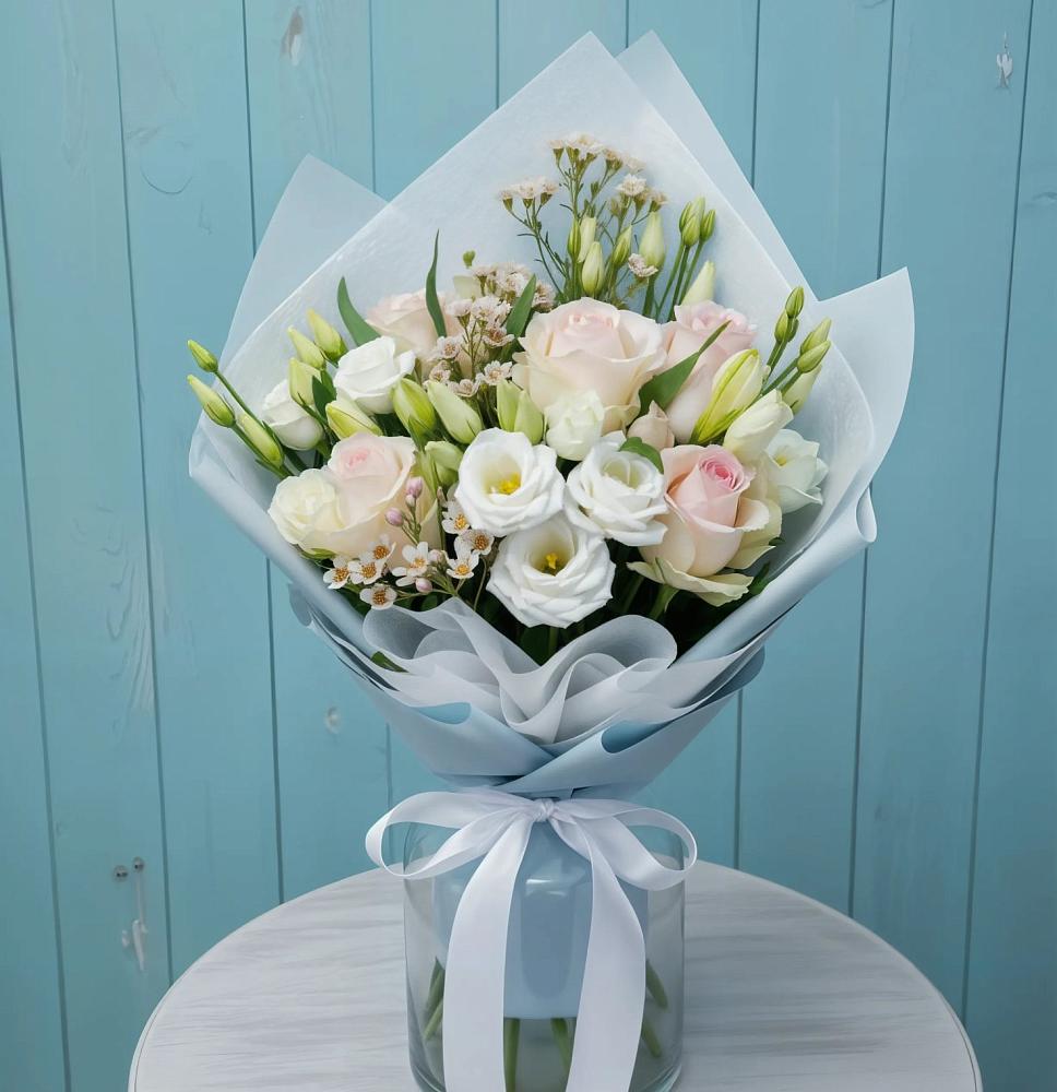 Букет цветов из: Розы и Лизиантусы в Рязани