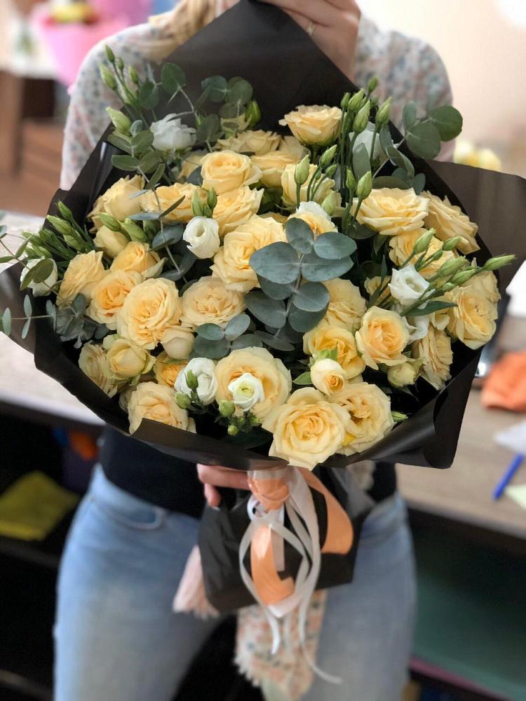 Букет цветов из: Розы и Лизиантусы в Рязани