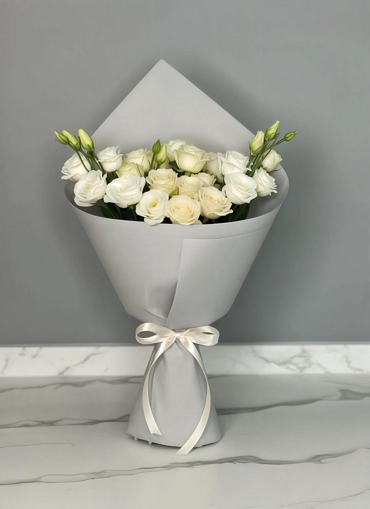 Букет цветов из: Розы и Лизиантусы в Рязани