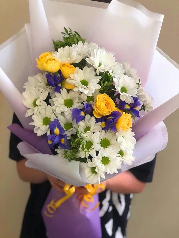 Букет цветов из: Ирисы, Хризантемы и Розы в Рязани