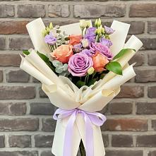 Букет цветов из:  Лизиантусы и Розы в Рязани