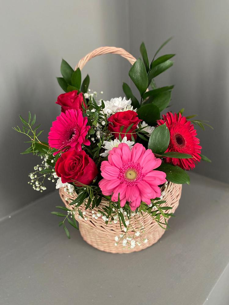 Цветочная композиция из Розы, Хризантемы и Герберы в корзине в Рязани
