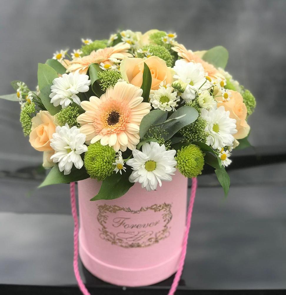 Цветочная композиция из Розы, Герберы и Хризантемы в шляпной коробке в Рязани