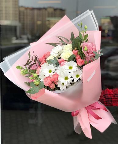 Букет цветов из: Розы, Лизиантусы и Хризантемы в Рязани