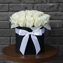 Цветочная композиция из Розы в шляпной коробке в Рязани