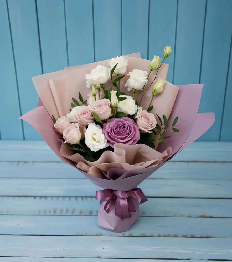 Букет цветов из: Розы и Лизиантусы в Рязани